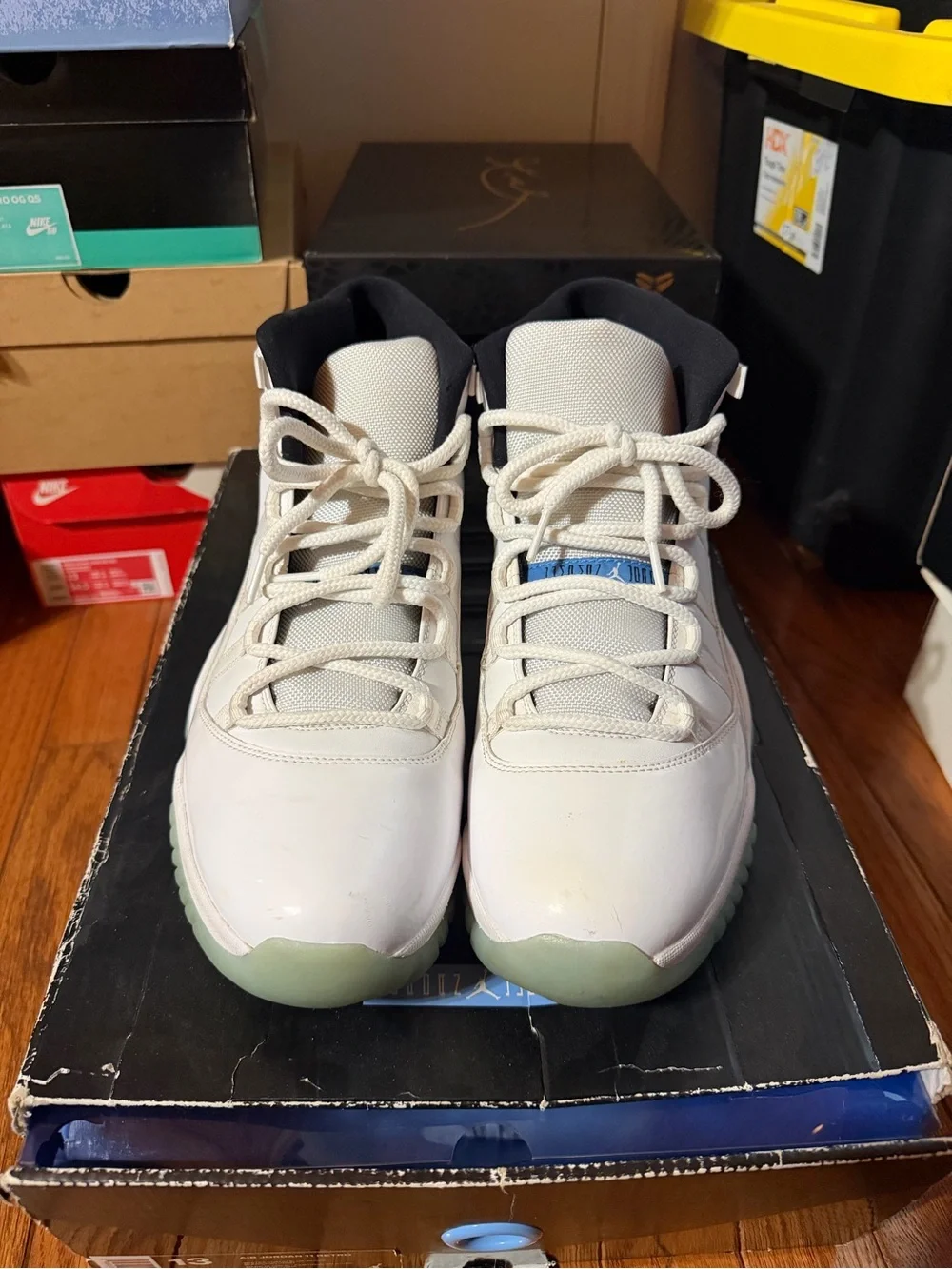 Jordan clean white